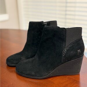 NWOT - Lucky Brand suede Wedge Booties in Black - Size 7